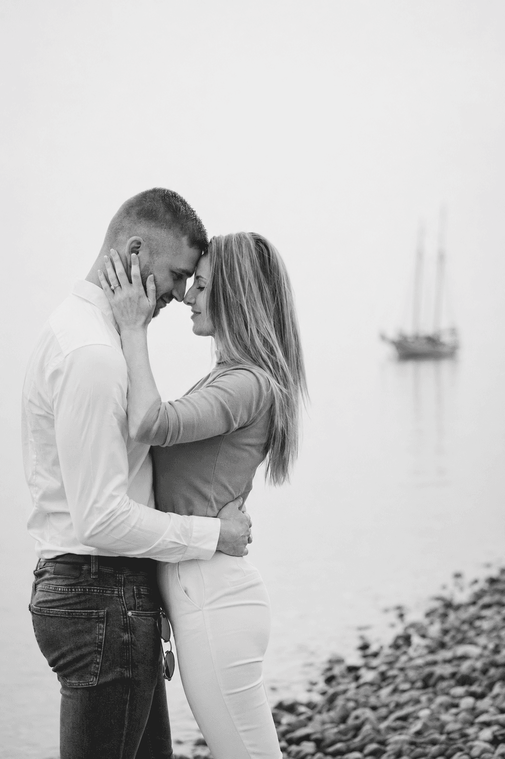 blackwhite-lakeshore-couple-closeup-story-02.png