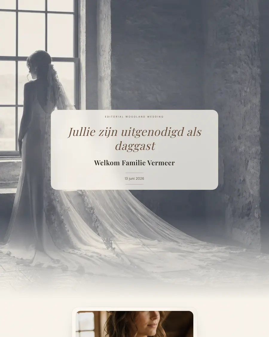 Trouwwebsite van demo-stel Mila en Gertjan: een editorial zwart-witfoto van een bruid bij een hoog venster, met de uitnodiging in een licht kaartvlak